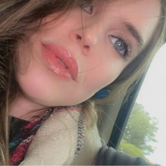 Meet your Posher, GlamGrl - Picture 3 of 4